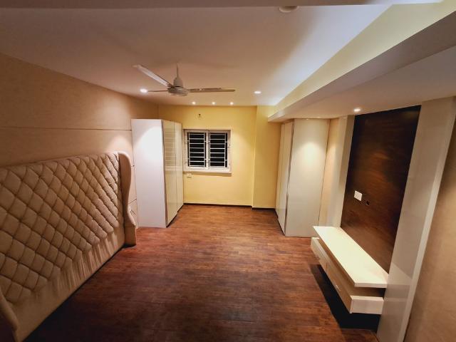 Rental | 4 BHK + Prayer Room,Servant Room 3000 Sq.Ft. Apartment in Burj Banjara