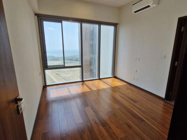 Rental | 4 BHK + Prayer Room,Study Room,Store Room 1878 Sq.Ft. Apartment in Piramal Mahalaxmi