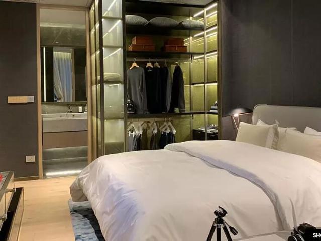 Rental | 4 BHK + Prayer Room,Study Room,Store Room 2550 Sq.Ft. Apartment in Rustomjee Crown