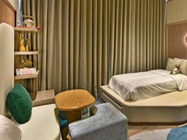 Rental | 4 BHK + Prayer Room,Store Room 2150 Sq.Ft. Apartment in Rustomjee Crown