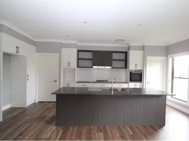 Charming 4 BR 40 Collins Street, MARULAN House for rent Liste.