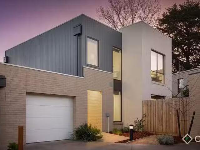 Cheap 4 BR 4/17B Hazeldene Court, Berwick, VIC 3806