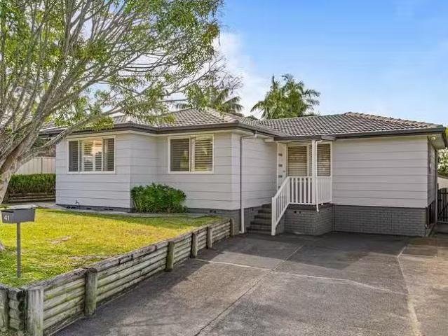 Unique 4 BR 41 Gladys Avenue, Berkeley Vale, NSW 2261