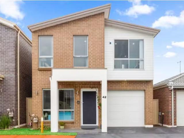 Rental! 4 BR 42 Godfrey Glade, Schofields Townhouse for rent.