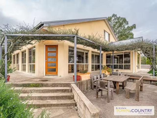 Just in! 4 BR 4 Amber Close, ARMIDALE House for rent Listed b.