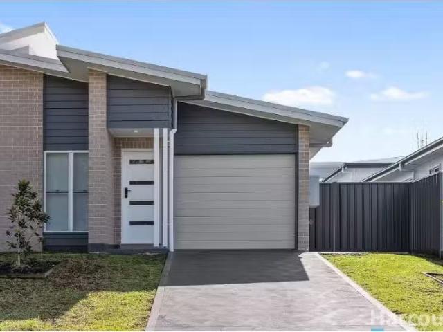 Charming 4 BR 4 Chiswick Way, Thornton Townhouse for rent Lis.