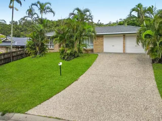 Charming 4 BR 4 Peace Court, MOUNT WARREN PARK, QLD 4207 Hou.