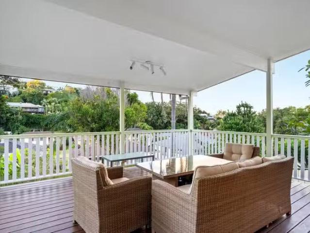 For Rent! 4 BR 56 Tirrabella Street, CARINA HEIGHTS, QLD 4152.