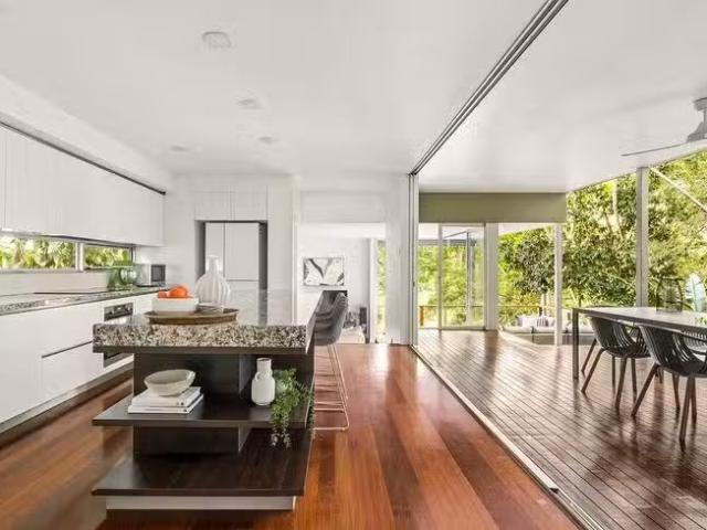 Cozy 4 BR 56 Royal Parade, Alderley, QLD 4051