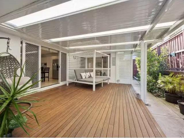 Rental! 4 BR 58 Stan Johnson Drive, Hamlyn Terrace House for r.