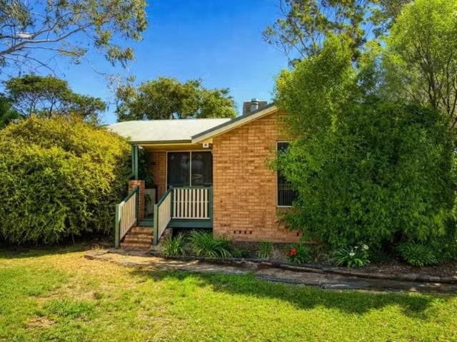 Nice 4 BR 5 Mary Mackillop Place, Moree House for rent Listed.