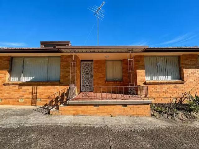 For Rent! 4 BR 5 Fitzroy Crescent, LEUMEAH House for rent Lis.