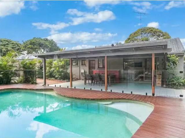 Cozy 4 BR 6 Meridian Way, TWEED HEADS House for rent Listed b.