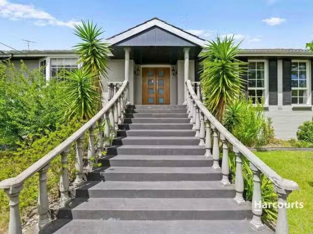 Unique 4 BR 6 Beaumont Crescent, Frankston, VIC 3199 House f.