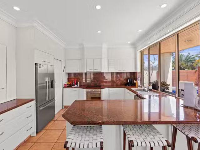 Cheap 4 BR 6 Folkstone Place, Runaway Bay, QLD 4216
