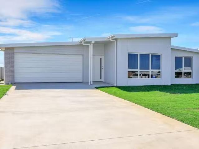 Deal! 4 BR 6 Saffron Street, BARGARA, QLD 4670 House for Rent