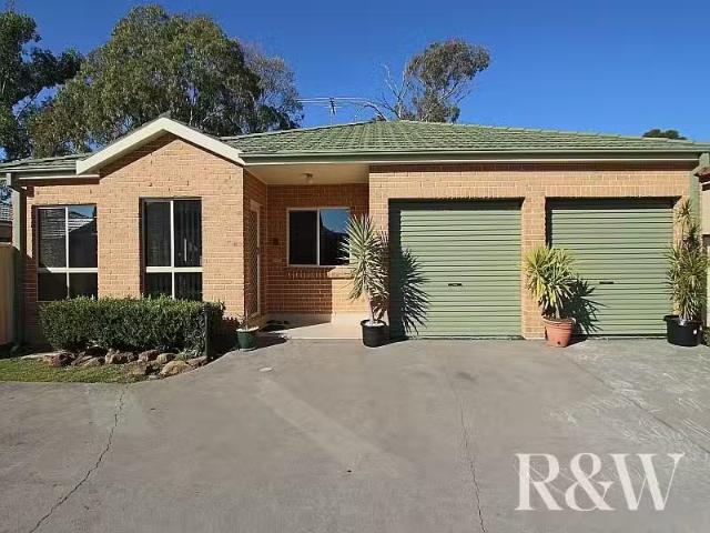 Charming 4 BR 7/7 Baynes Street, MOUNT DRUITT Apartment for re.