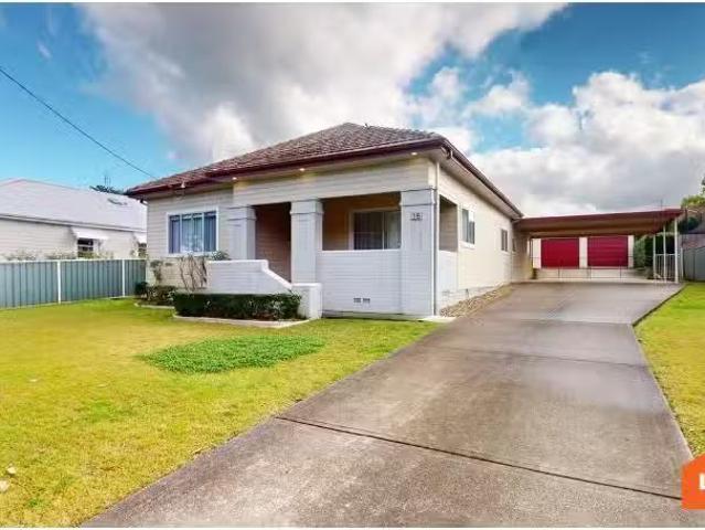 Rental! 4 BR 75 Brunswick Street, East Maitland House for rent.