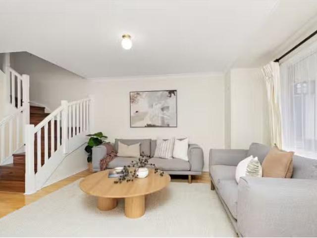 Nice 4 BR 7 Beech Close, GARDEN SUBURB House for rent Listed.