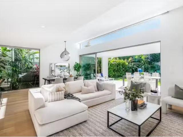 Charming 4 BR 7A Dominc Street, Burraneer Apartment for rent.