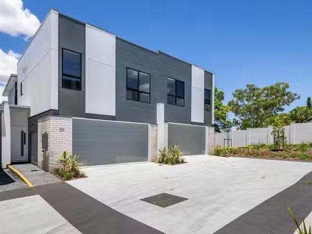 Nice 4 BR 80/7 Lawrence Lyons Place, Kenmore, QLD 4069