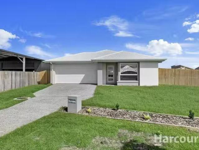 Cozy 4 BR 81 North Lakes Circuit, Burrum Heads, QLD 4659