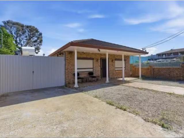 Cheap 4 BR 84 Rogers Street, Roselands House for rent Listed.