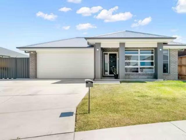 Just in! 4 BR 8 Basker Street, Chisholm House for rent Listed.