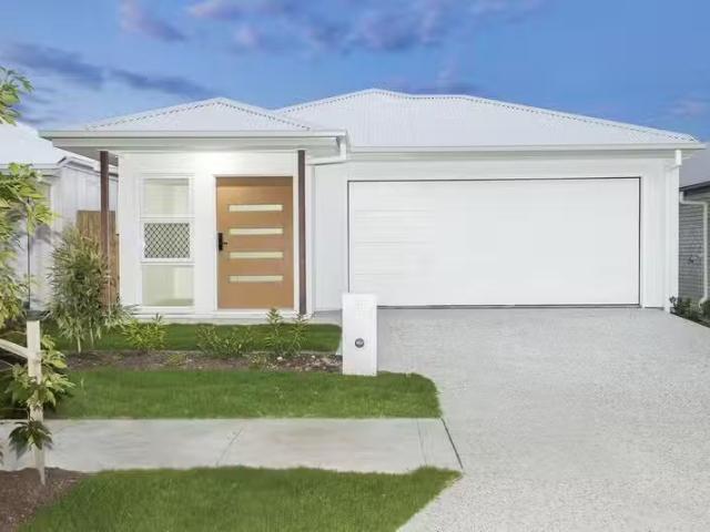 Nice 4 BR 8 Ross Street, SOUTH MACLEAN, QLD 4280 House for R.