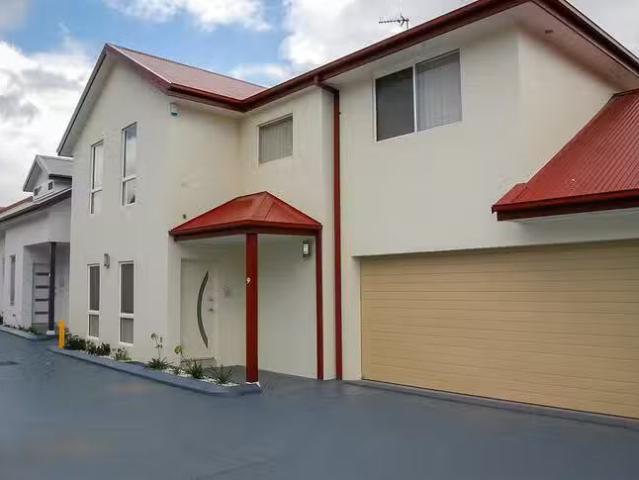 Unique 4 BR 9/19 Moonstone Drive, Orange, NSW 2800