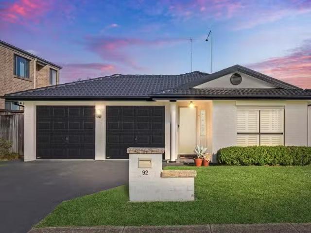 For Rent! 4 BR 92 Trevor Toms Drive, Acacia Gardens House for.