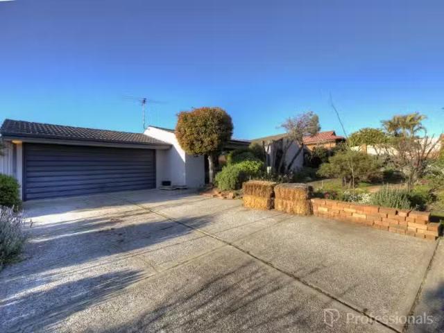 Rental! 4 BR 9 Cornhill Crescent, ALEXANDER HEIGHTS House for.