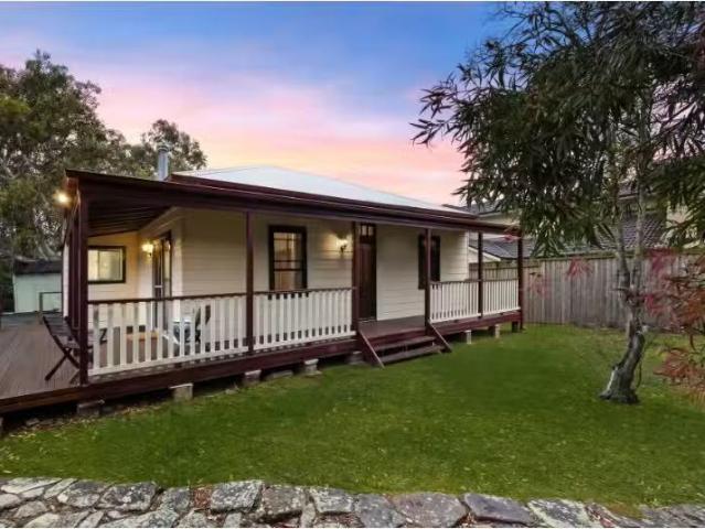 For Rent! 4 BR 13 Yulong Avenue, Terrey Hills House for rent.