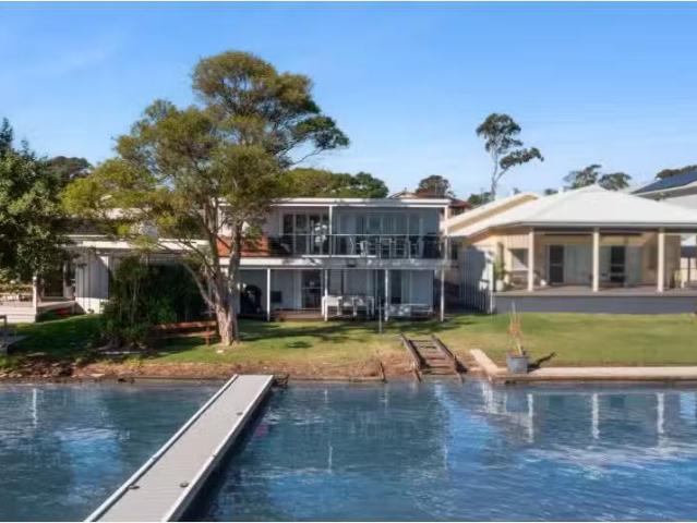 Charming 4 BR 13 Kenilworth Street, MANNERING PARK House for r.