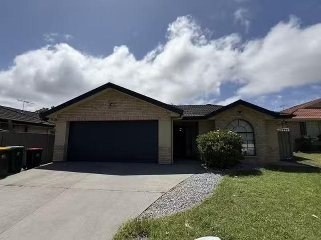 Nice 4 BR 13 Lotus Terrace, Hamlyn Terrace, NSW 2259 House f.
