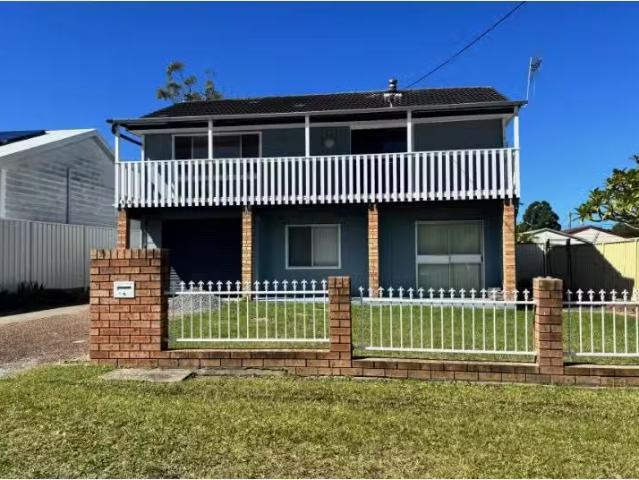 Unique 4 BR 13 Perouse Avenue, San Remo House for rent Listed.