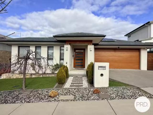 Unique 4 BR 13 Rothera street, DENMAN PROSPECT House for rent.