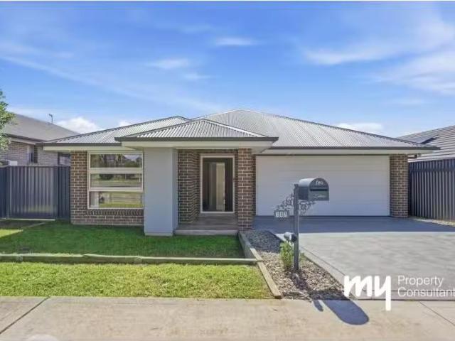 Unique 4 BR 107 Thirlmere Way, Tahmoor House for rent Listed.