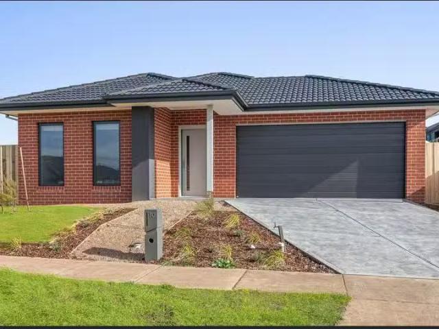 Cozy 4 BR 10 Moss Street, WALLAN, VIC 3756 House for Rent