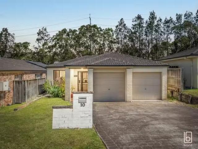 Cozy 4 BR 10 Nangar Street, WOONGARRAH House for rent Listed.