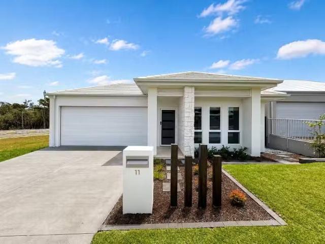 Unique 4 BR 11 Sparrow Road, Warnervale House for rent Listed.