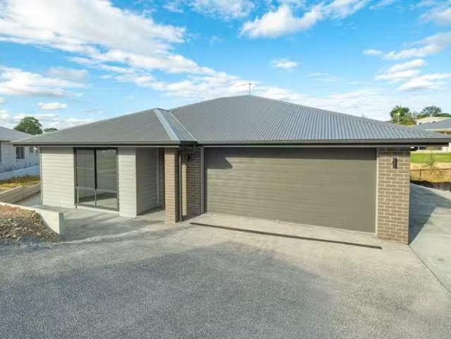 Charming 4 BR 11A Heritage Lane, SOUTHSIDE, QLD 4570 House f.