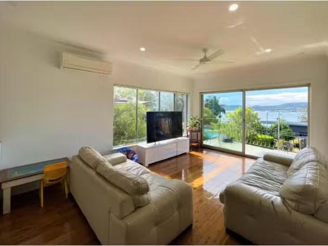 Rental! 4 BR 12 Merindah Avenue, Green Point House for rent L.