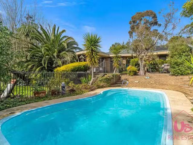Just in! 4 BR 12 Sunset Crescent, Mount Eliza, VIC 3930