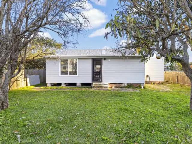 Unique 4 BR 12A Manning Road, The Entrance House for rent Lis.