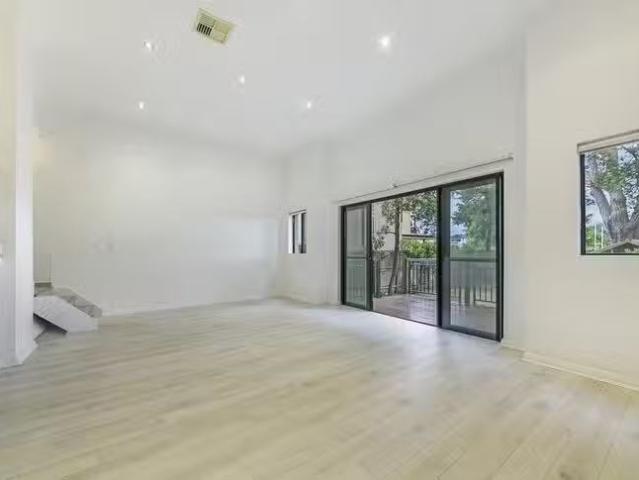 Deal! 4 BR 13/219 223 King Street, Mascot, NSW 2020