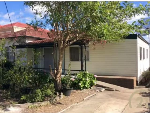 Cozy 4 BR 134 Smart Street, Fairfield House for rent Listed b.