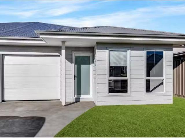 Rental! 4 BR 1/37 Gibson, Boorooma Apartment for rent Listed.