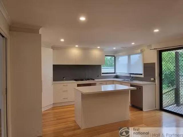 Deal! 4 BR 17 Westminster Avenue, Dandenong North, VIC 3175