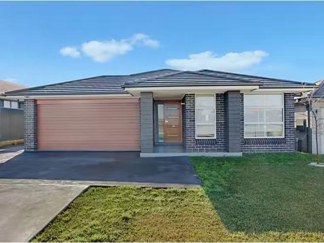 Just in! 4 BR 17 Goss Loop, ORAN PARK House for rent Listed b.